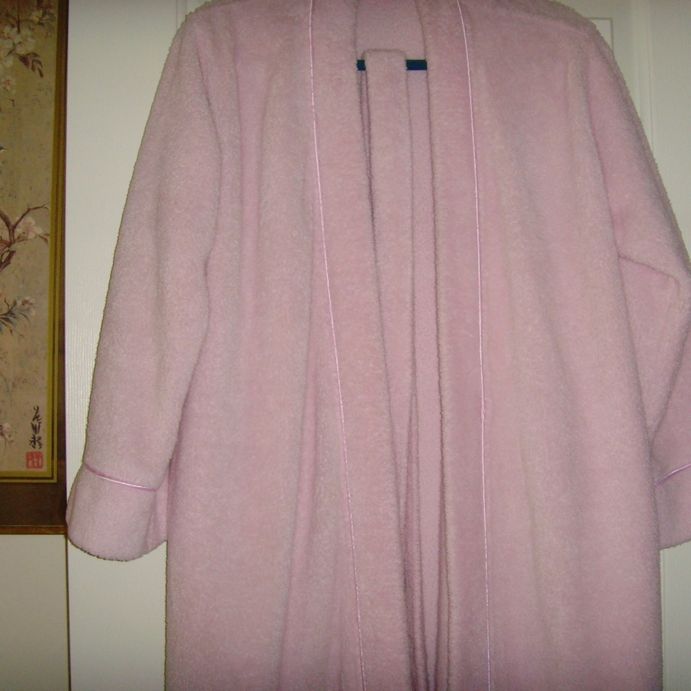 NAUTICA Sleepwear Fluffy Pink Robe in L-XL - Picture 15 of 15